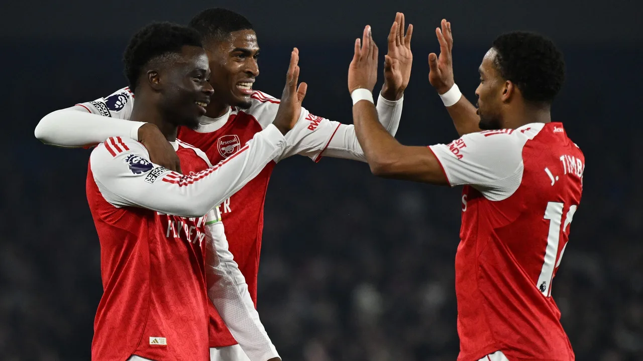 باتريس إيفرا ينفي كره أرسنال ويطلب من فريق أرتيتا الغش وإضاعة الوقت